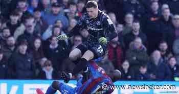 25 hechtingen voor Mateta na bizarre actie van Millwall-keeper: ‘Hier kun je een celstraf voor krijgen’