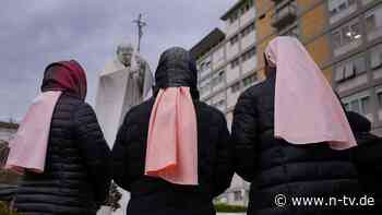 Papst noch immer im Krankenhaus: Im Vatikan breitet sich langsam Unruhe aus