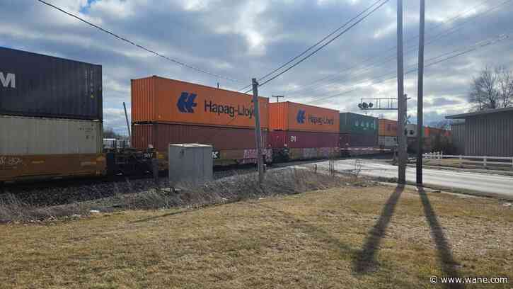 Train moving again after mechanical issue on Brooklyn Avenue