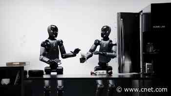 These Humanoid Robots Work Together, Running the Same AI