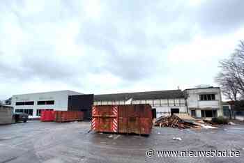 Voormalige supermarkt en indoorgolf tegen de vlakte, nieuw project op komst: “12 woningen en 59 appartementen in het groen”