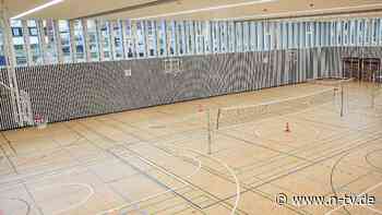 Schülern wurde schwindelig: Turnhalle muss wegen Lamellenwänden umgebaut werden