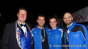 Superstimmung auf der Blacklight-Neonparty in Zaisering am Samstagabend