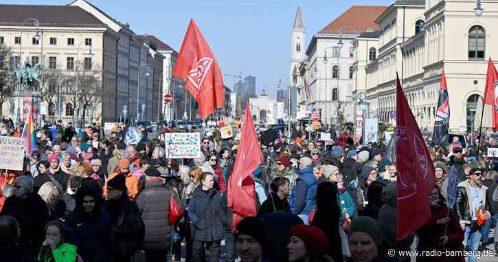 3.500 Menschen demonstrieren gegen Rechtsruck