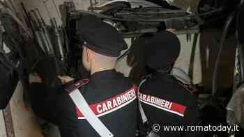 Un'auto rubata è stata trovata smontata in un furgone preso a noleggio