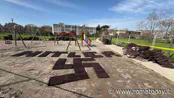 La scritta "Hitler" e una svastica gigante, l'assalto choc dei vandali nel parco giochi