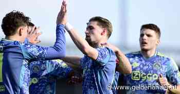 Koploper Ajax zet PSV op enorme afstand na moeizame zege bij Almere City