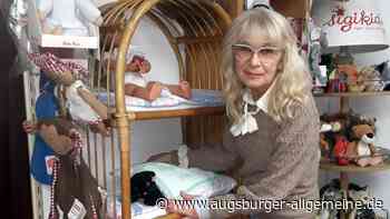 In der Augsburger Puppenklinik werden Köpfe geklebt und Augen angenäht