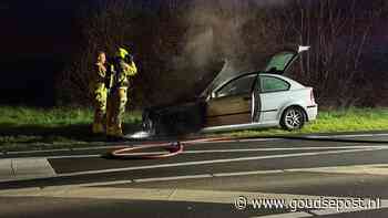 Auto vat vlam tijdens het rijden