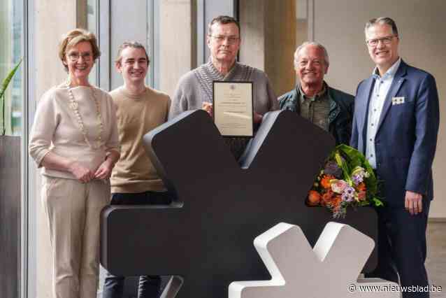 Goochelclub Lucky Ring krijgt titel Koninklijke Maatschappij