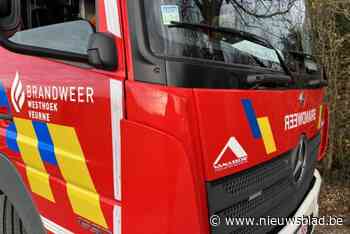 Brandweer ruimt hoeveelheid slib van de weg
