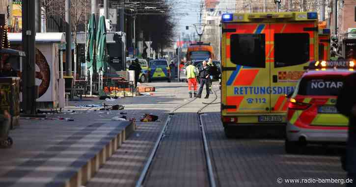 Auto rast in Menschenmenge – mindestens ein Toter