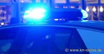 Streifenwagen auf Einsatzfahrt überschlägt sich bei Unfall