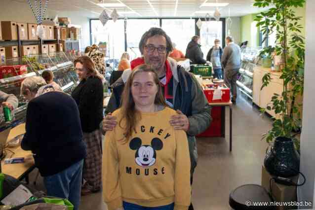 Honger en eenzaamheid dreigen voor tachtig gezinnen nu sociale kruidenier stopt: “Voor 70 procent van wie hier komt is dit de enige optie, de rest is te duur”