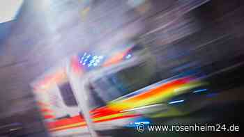 Motorradfahrer (21) stürzt bei Schonstett und bricht sich Fuß