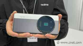 This Wild Phone Concept Lets You Add a Full-Size Camera Lens to Take Photos