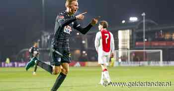 FC Eindhoven profiteert van vroege rode kaart Jong Ajax en boekt zege in Amsterdam