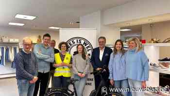 Winnares Deurnese Liever Lokaal-actie kocht ‘winnend lotje’ bij Schoenen Yvonne