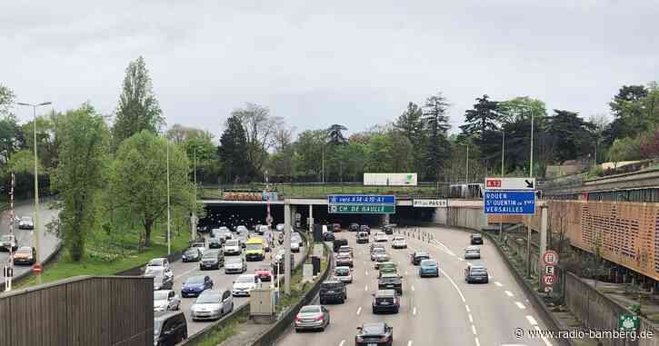 Neue Umweltspur auf Pariser Stadtautobahn sorgt für Streit