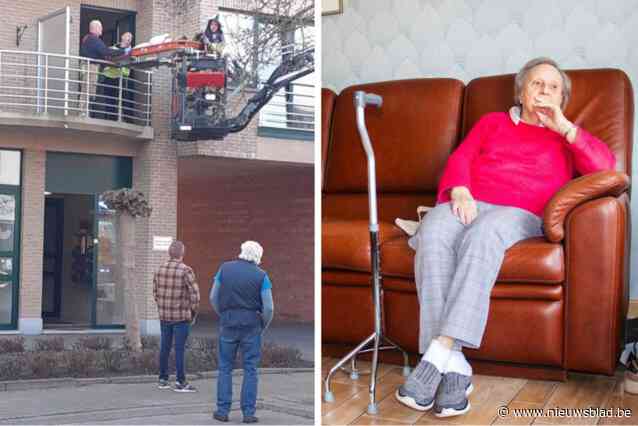Lucienne (88) zit al drie weken opgesloten op appartement door defecte lift: “De buurman is door zijn raam naar het ziekenhuis afgevoerd”