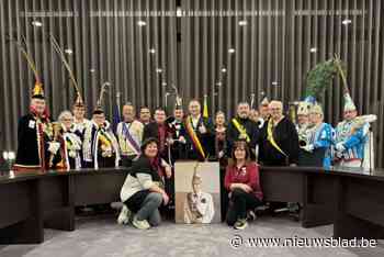 Carnavalisten Glabbeek krijgen sleutel overhandigd