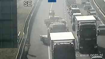 Defecte vrachtwagen op A10 bij Landsmeer zorgt voor vertraging vanaf Zeeburgtunnel