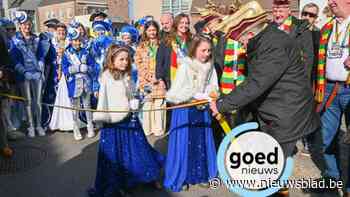 Zussen Niene I en Nora I leiden jeugdstoet in Lutlommel: “Vooral de polonaise vonden we geweldig”