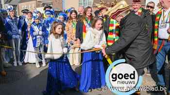 Zussen Niene I en Nora I leiden jeugdstoet in Lutlommel: “Vooral de polonaise vonden we geweldig”