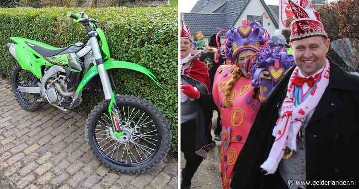 Man (24) zonder rijbewijs of helm vlucht op verdachte crossmotor voor politie, maar stuit dan op verrassend obstakel