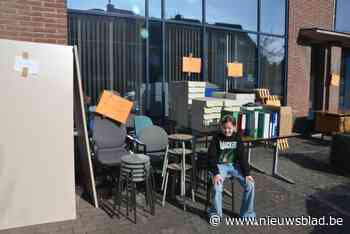 CLB geeft gratis oud meubilair weg