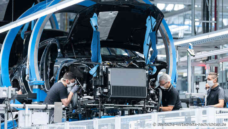 Mercedes Sparprogramm: Mehr Zeitarbeit und weniger Lohn - dafür "Zusi"-Garantie bis 2034