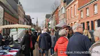 Moeilijke doorgang in dorpscentrum door kermis en jaarmarkt