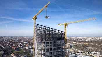 Estrel Berlin: Estrel Tower feiert Richtfest