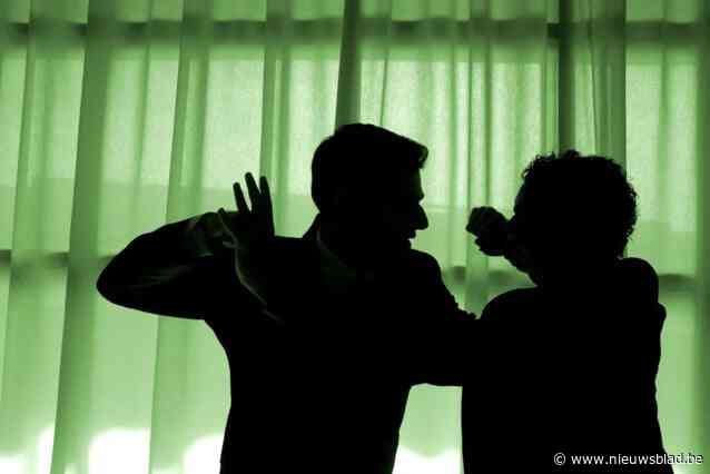 Zestiger bedreigt partner wanneer ze zegt dat ze alleen wil gaan wonen: “Het was nooit zijn bedoeling om die dreigementen ook echt uit te voeren”