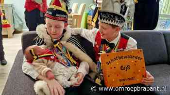 Hoog bezoek voor baby Lucas • optocht Krabbegat live