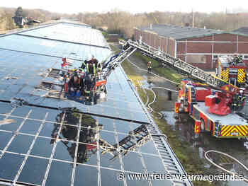 Photovoltaik-Anlage brennt auf Hallendach