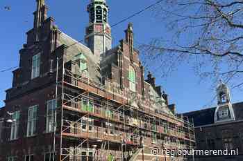 Purmerends Museum bijna omringd door steigers