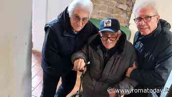 Don Bosco, nel centro anziani l’ascensore è rotto da mesi: "Dobbiamo trasportare in spalla gli utenti in carrozzina"