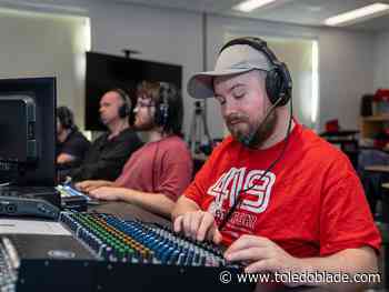 Owens networking fair sparks connections across the arts