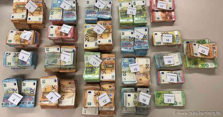 Grenzpolizei entdeckt 500.000 Euro in Auto-Schmuggelversteck