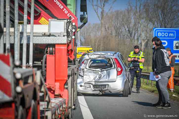 Twee mensen zwaargewond bij ongeval op A325