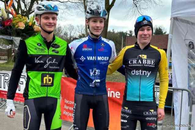 Zelfs kapotte derailleur kan nieuweling Flynn Delanghe niet van eerste seizoenszege houden: “Wat voor soort parcours me nu het beste ligt? Dat ik het zelf niet weet”