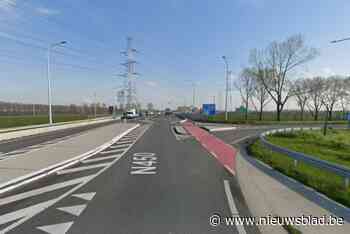 Auto rijdt fietser aan op kruispunt Melseledijk