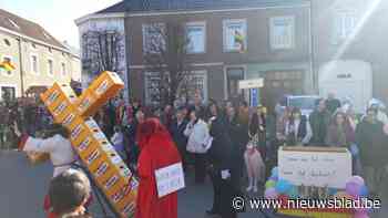 Heuse klaagmuur voor al uw klachten over wegenwerken in carnavalstoet ’s Gravenvoeren