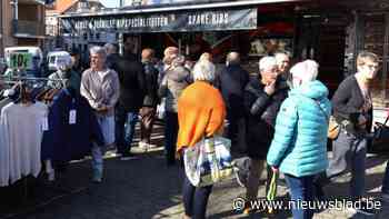 Tulpen en pralines voor bezoekers op herstart Loonse markt