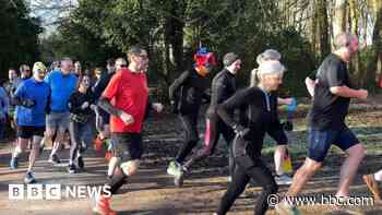 Hundreds celebrate 15 years of town's parkruns