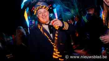 Wellense lichtstoet eindigt voor het eerst in feesttent