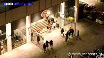 Arsenal-fans zingen plagerig lied over PSV-supporters, die Philips Stadion massaal verlaten