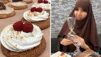 Zahra (22) uit Borgerhout verkoopt haar Swilicious-koekjes in Carrefour slechts een week na opstart