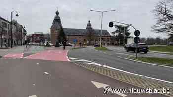 AWV vernieuwt verzakte klinkers afslagstrook Hondiuslaan naar G. Van der Lindenlaan (N14) in Duffel